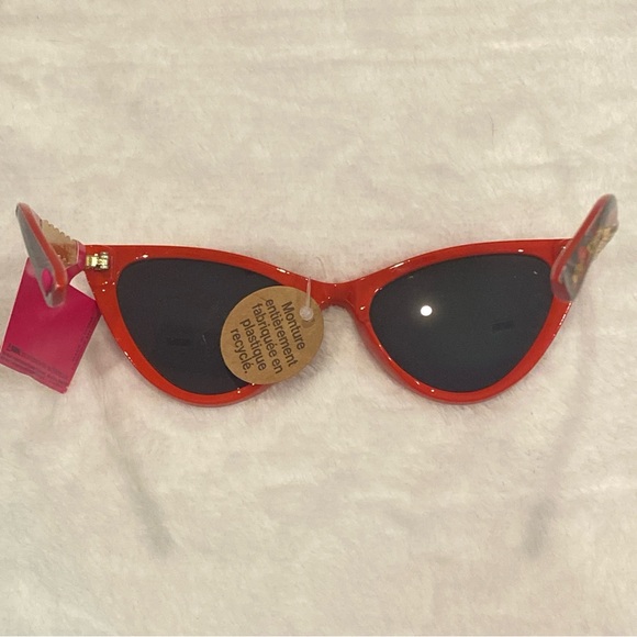 Betsey Johnson Spice of Life Cat Eye Faux Pearl Arms Red Sunnies Sunglasses NWT - Picture 7 of 12